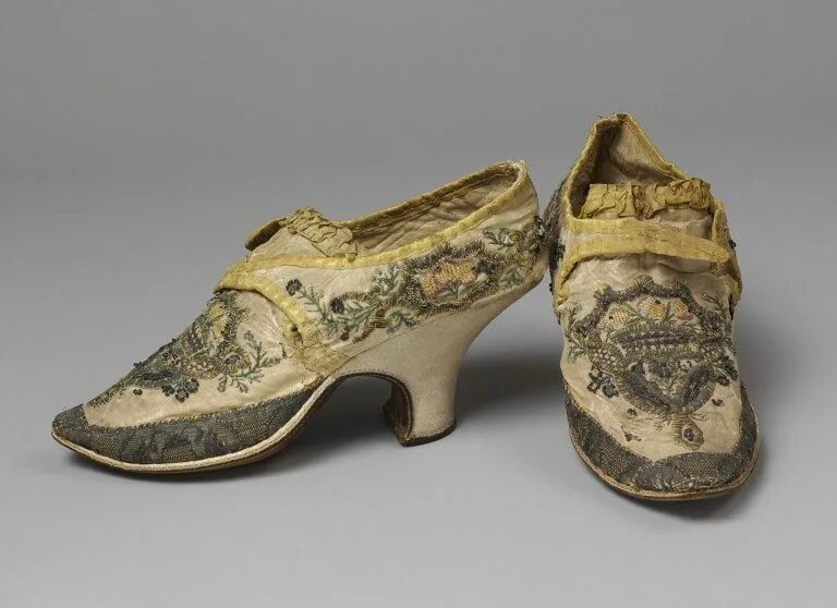 Туфли 18 века. Японские ботинки 18 века. Туфли 1700 года. Мода 1700.