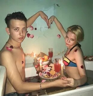 Жена с любовником в ванне