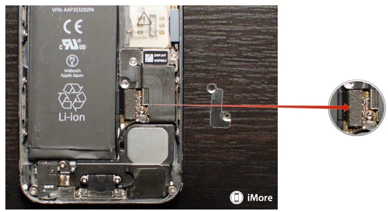 Айфон видит кабель. Iphone 5s Battery разъем. АКБ iphone 6s полярность. Распиновка АКБ айфон 5. Распиновка батареи iphone se.