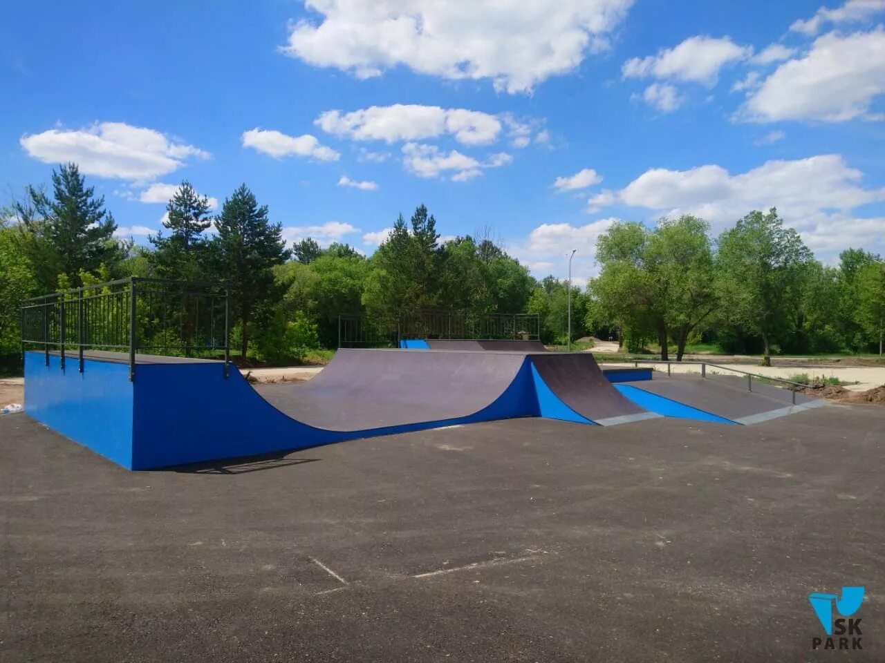 Скейт парк саранск. Бетонный боул скейт парк. Скейт парк котовск. Bmx парк модель. Скейт парк железногорск бетонный.