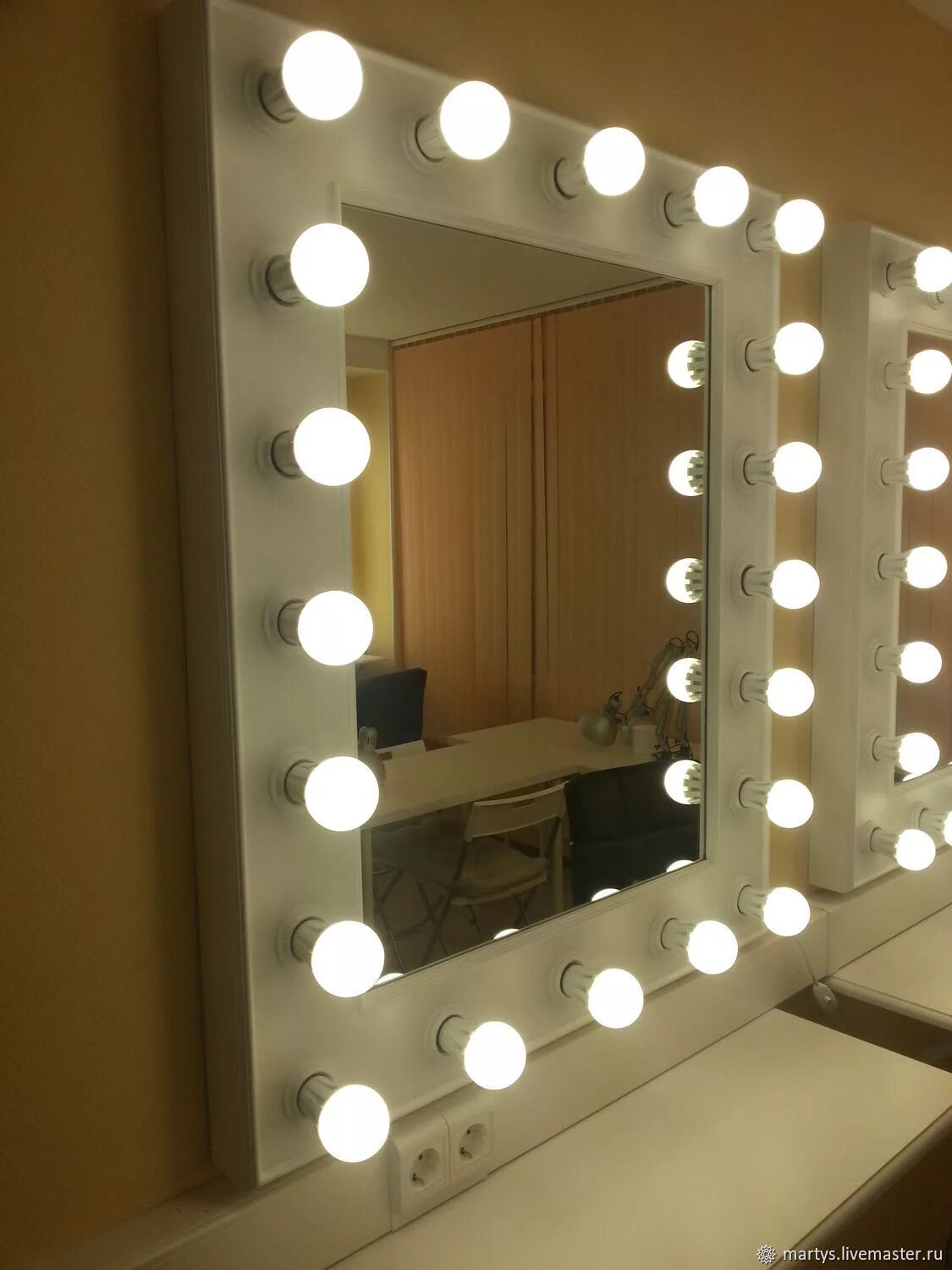 Светодиодное зеркало купить. TDK-150 зеркало косметическое led Lighted. Зеркало с подсветкой. Зеркало с подсветкой для макияжа. Зеркало для визажиста с подсветкой.