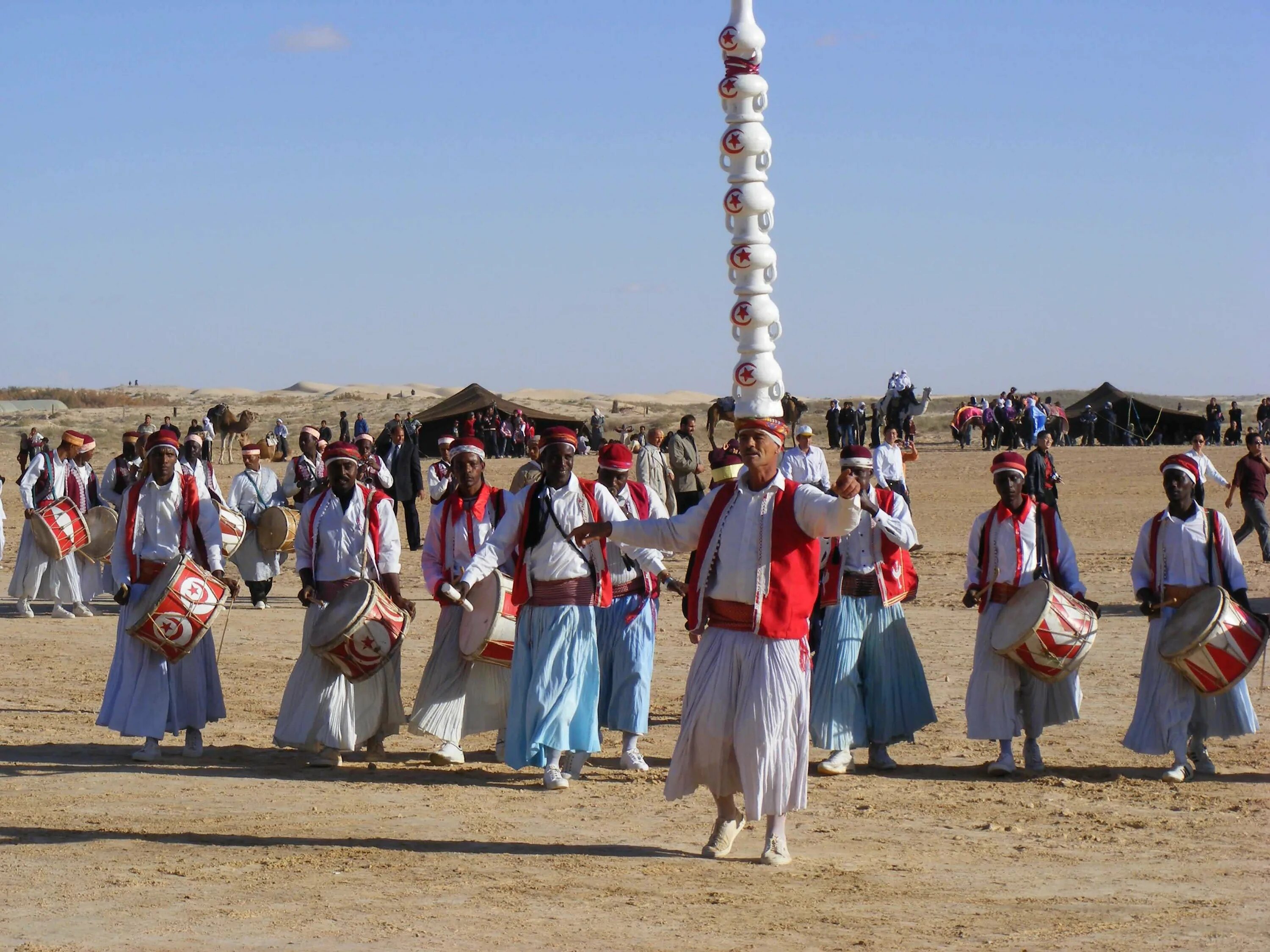 Народы алжира и их занятия. Алжир жители. Алжир жители. Международный фестиваль сахары (international festival of the sahara) - тунис. Кабилы народы северной африки.