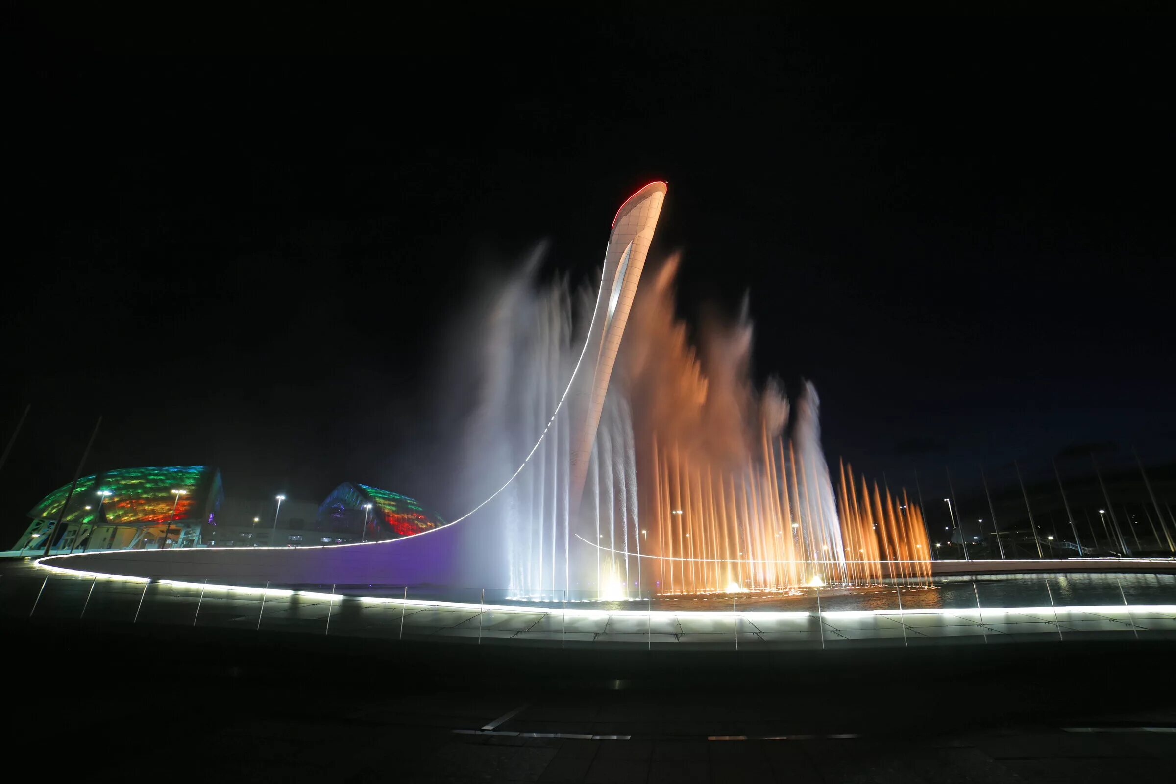 Время поющих фонтанов. Поющие фонтаны Сочи Олимпийский парк. Фонтан в Сочи в Олимпийском парке. Поющий фонтан Адлер Олимпийский парк. Поющие фонтаны в Адлере Сочи парк.
