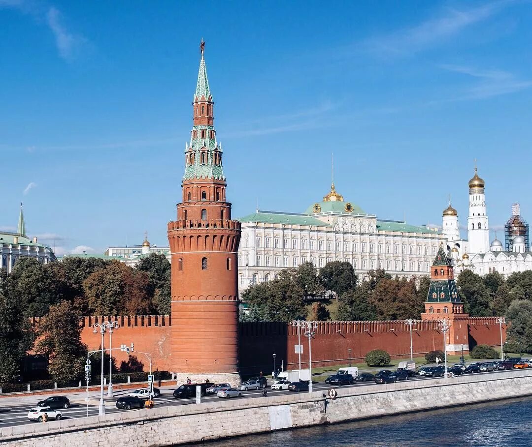 Изображена башня. Водовзводная башня в паспорте. кремль водовзводная. водовзводная и благовещенская. водовзводная и благовещенская башни.