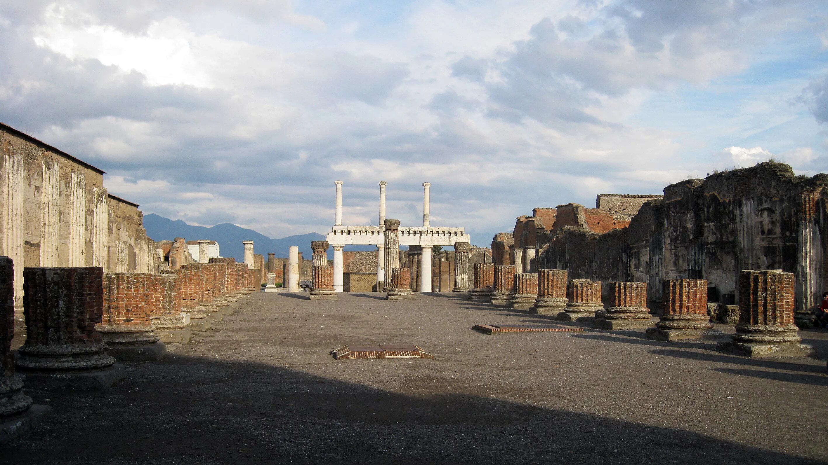 базилика помпеи. Pompeya 90 обложка. помпей 90 перевод. помпеи фильм 2014. помпей 90 перевод.