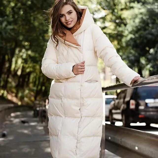 стильные длинные пуховики. пуховые пальто женские. молочный длинный пуховик. твинсет милано пуховик длинный. молочный длинный пуховик.