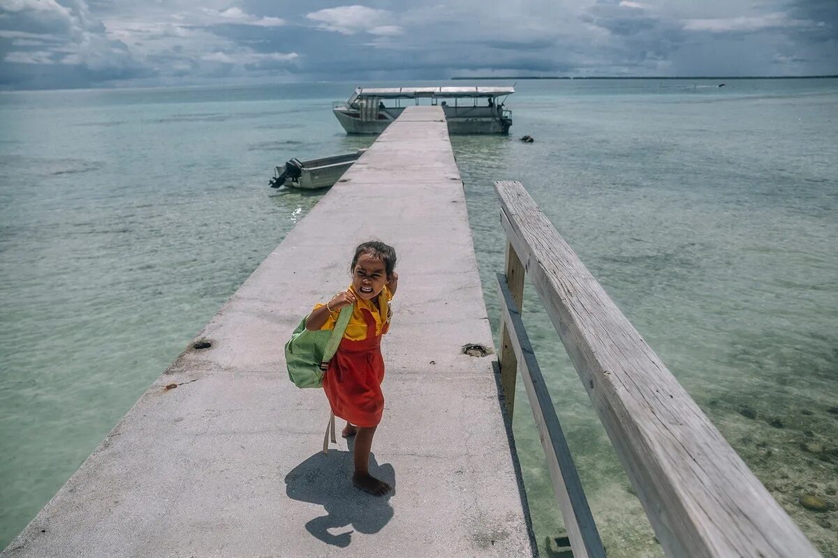 Острова токелау. Токелау люди живущие. Самая удаленная страна. Токелау жители фото. Токелау рыбалка.