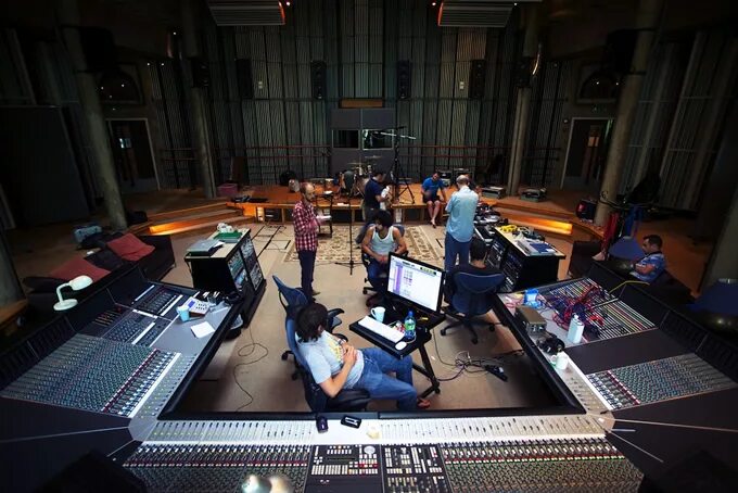 Real studio. Студия фантастика. real world studios. real world studios equipment. uk world studio.