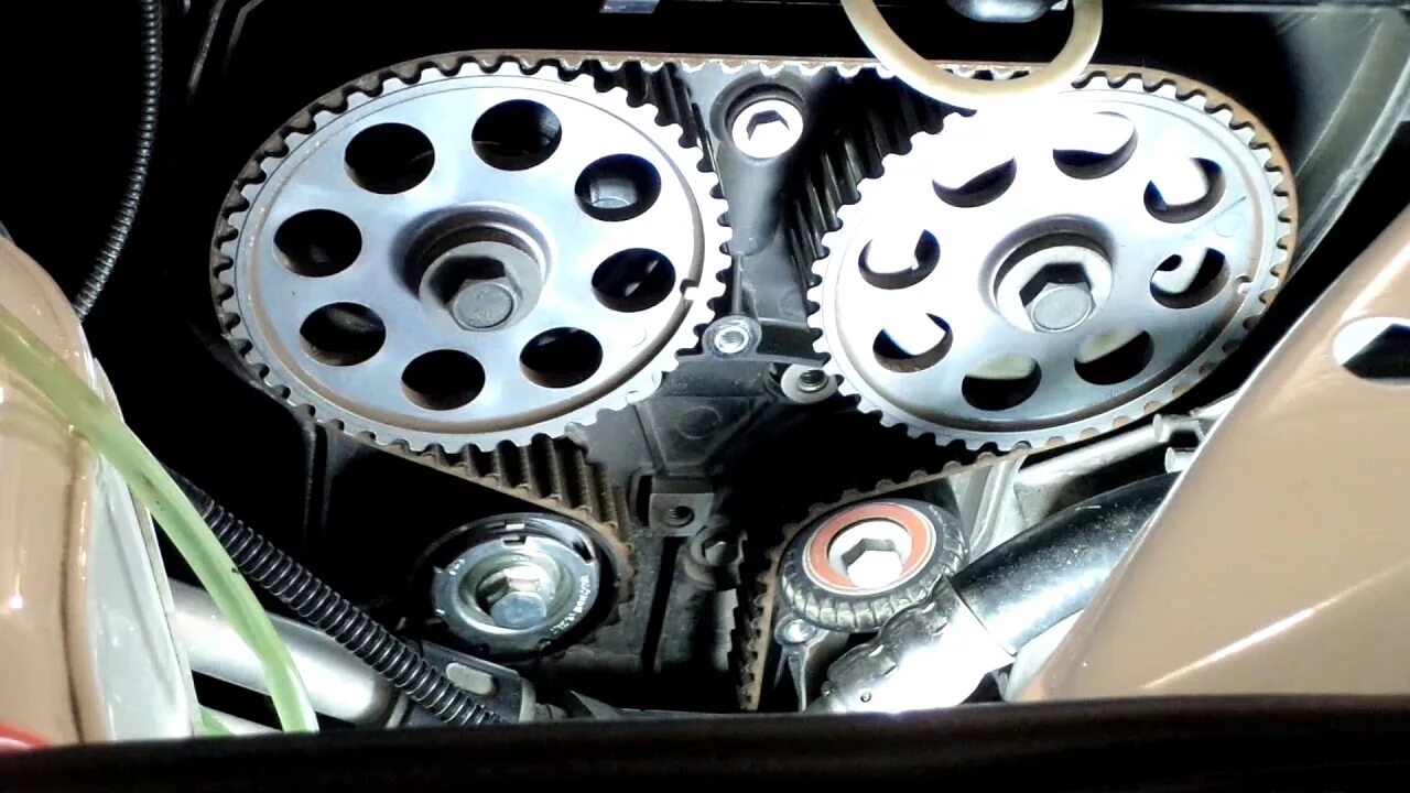 124 мотор 16 клапанный грм. Грм ваз 21126. Ремень грм приора 21126. Ваз 21179 двигатель 1. Приора 16 клапанная кожух грм.