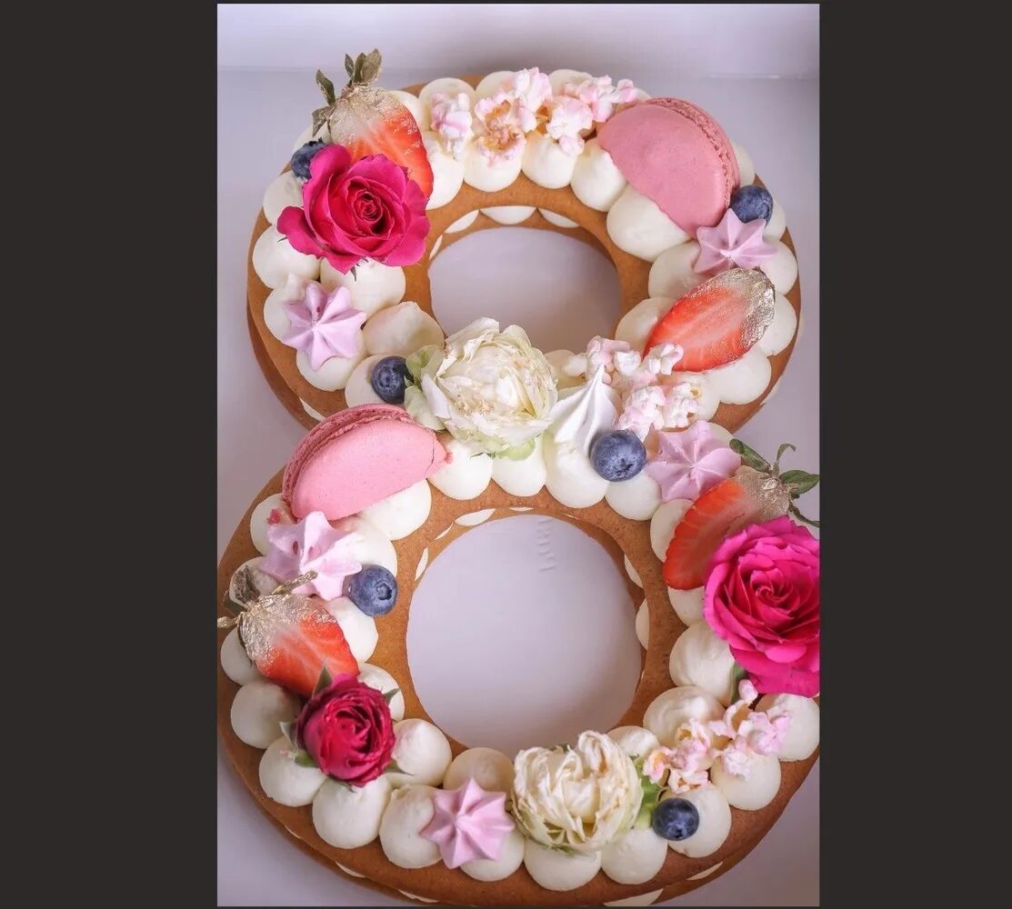 Украшение торта на 8 марта. Торт цифра из медовых коржей. Торт цифра 8 украшение. Торт на 8 марта. Цифра 8 пирог.