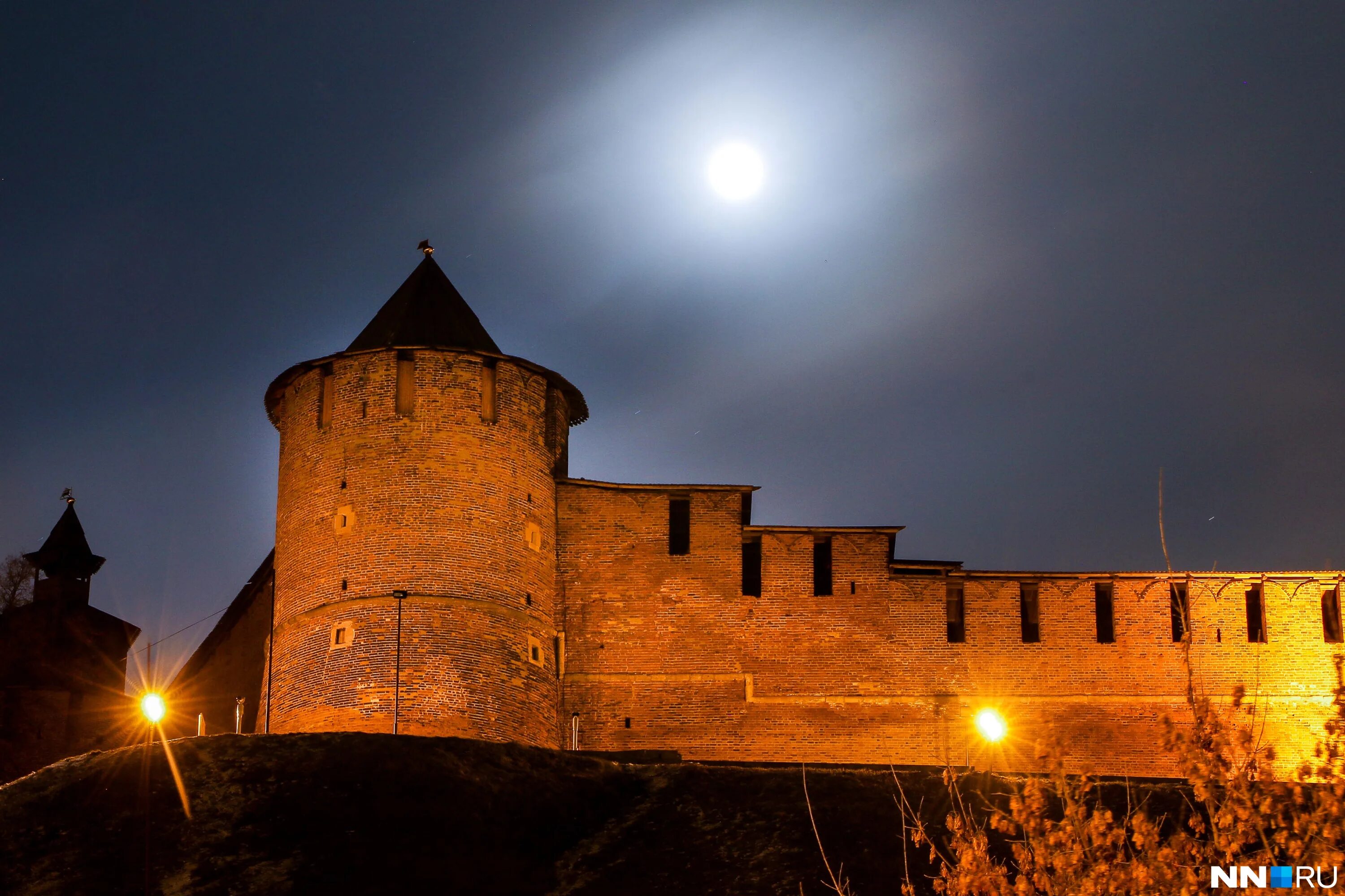 осколок метеорита. регмаглипты каменных метеоритов. осколки чугуна. метеорит 15 километра. метеорит картенхофф.