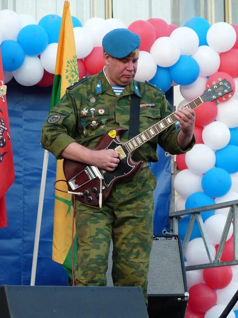 Голубые береты воткинск. Берет голубой. Ансамбль вдв голубые береты. Голубые береты в омске концерт 2023. "голубые береты" оренбург.