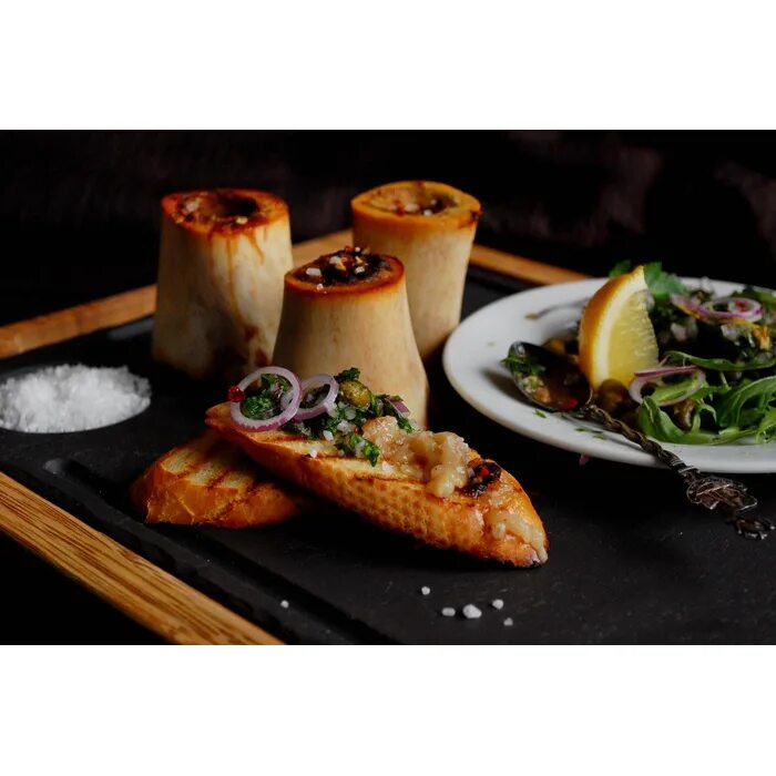 Мозговые косточки, запеченные в картофельной запеканке