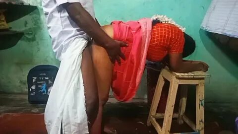 Güzel Tamil üvey teyze çalışanla güzel seks yapıyor. 