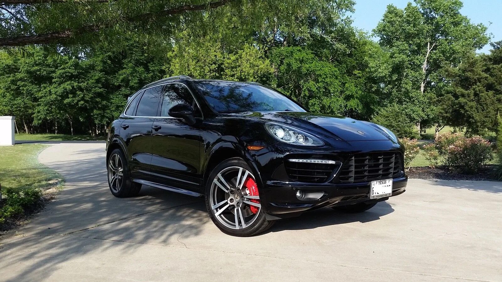 Шины cayenne. Porsche cayenne r21. porsche cayenne 2025. порше кайен турбо 2025. порше кайен 2025 черный.