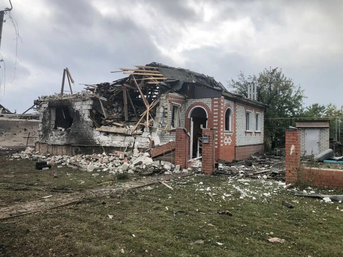 Сколько погибло мирных жителей в белгородской области. Валуйки Белгородская обстрел. Обстрел Валуек 16 сентября 2022. Бомбежка Валуйки Белгородская область. Гостиница красный Луч после обстрела.