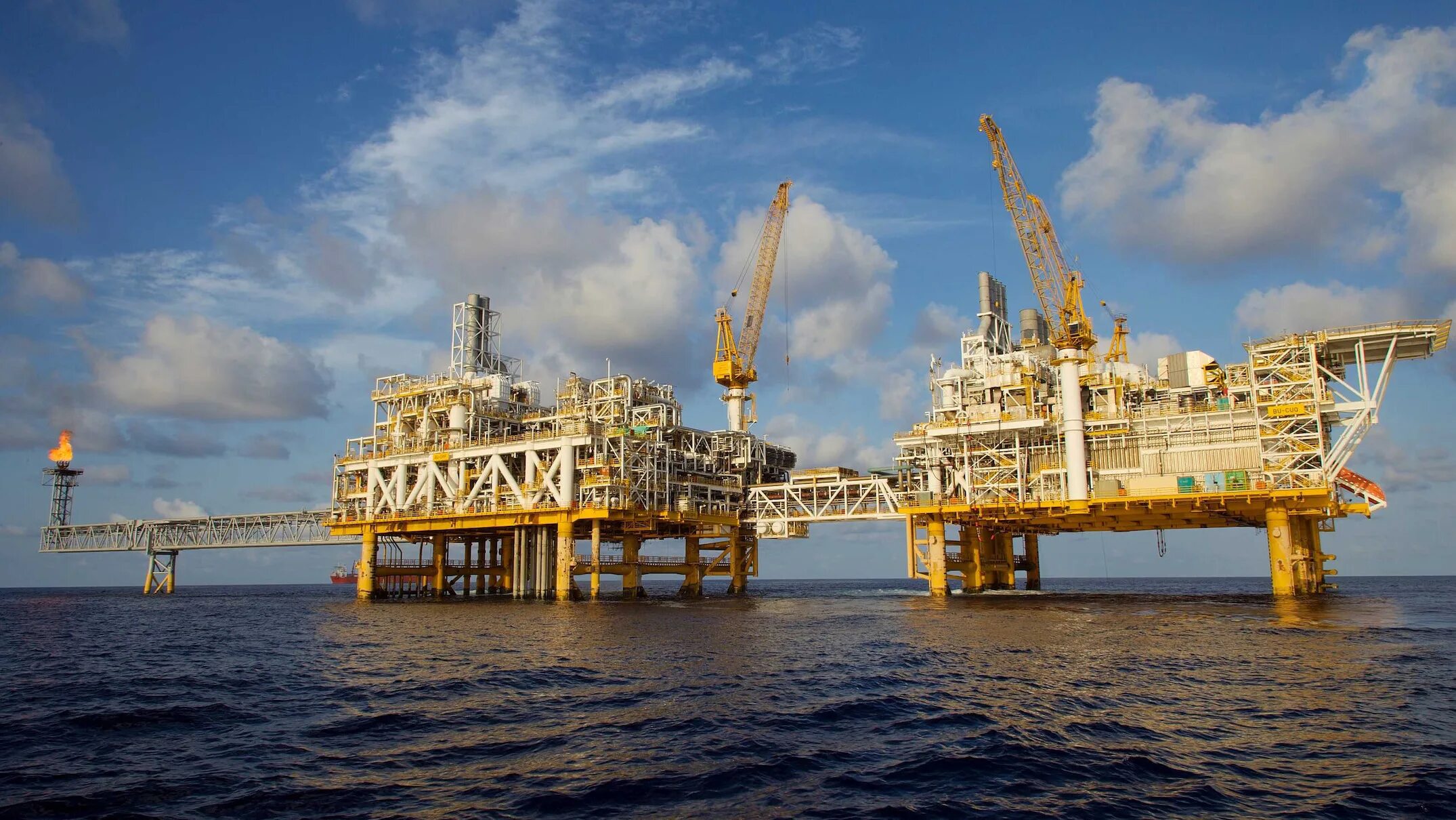 Шельф австралии. Природный газ в австралии. нефтепереработка австралия. топливная отрасль австралии. австралия завод.