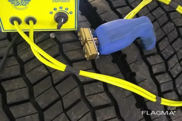 Нарезка шин регрувером. Шина nortec ta-02 13. Нарезка протектора болгаркой. Нарезка протектора шин регрувером. Нарезка шин регрувером.