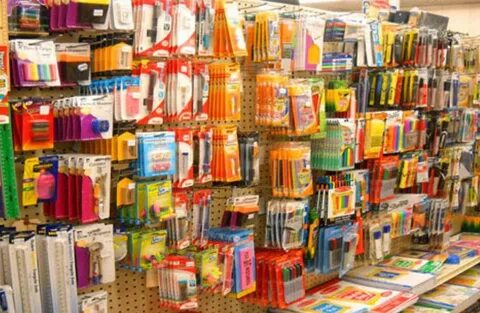 В магазине канцтоваров продается 310