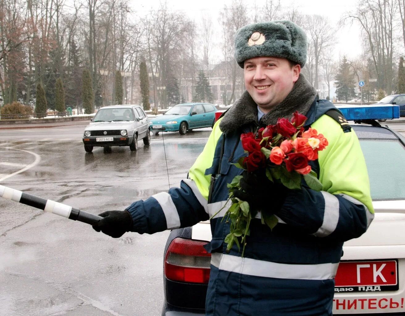 Водители продавцы милиционеры составляют. Номера три девятки на машину. Водители продавцы милиционеры составляют. Дпс тольятти. Полиция составляет протокол.