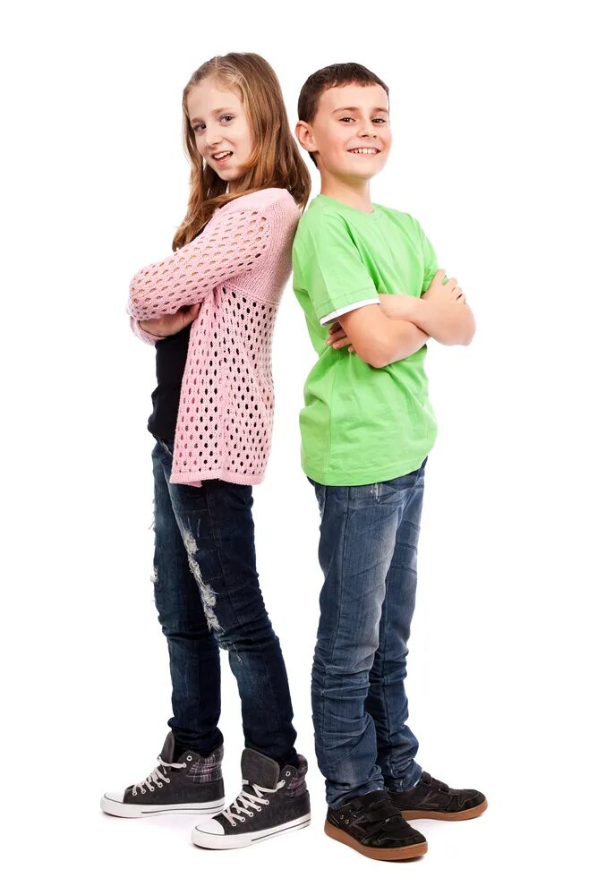 Подростки стоят. Подросток в полный рост. Мальчик и девочка стоят рядом. Дети стоят спиной друг к другу.