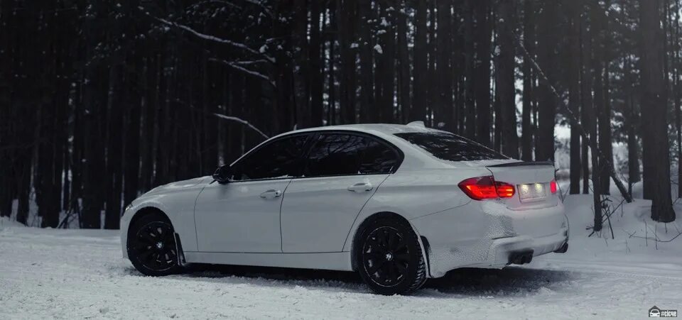 5 в 30 зимой. Bmw f30 зимой. bmw f30 белая тонированная. бмв 3 в f30 зимой. белая бмв f30 зимой.