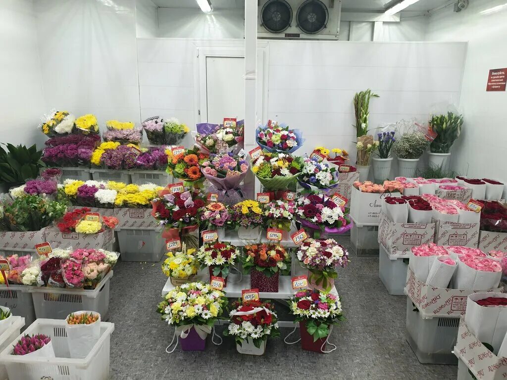 первые цветы в луховицах. цветы луховицы. доставка цветов. букеты с хризантемами и другими. доставка цветов город мирный.