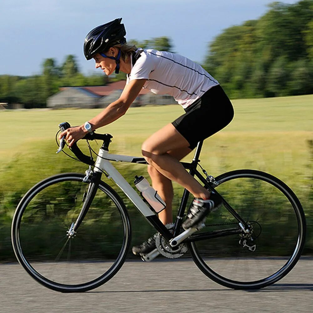 Rode her bike. Rode her bike. Велосипедисты. Riding electric bikes. Человек на велосипеде.