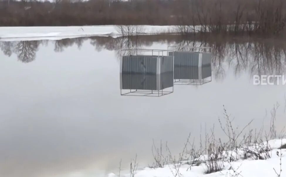 Уровень суры алатырь. Паводок Алатырь. Гидрологический пост на реке. Наводнение в Алатыре. Мост река Сура Алатырь.