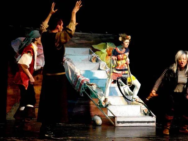 театральная постановка теремок. московский музыкальный театр сказка о царе салтане. театральные постановки для детей. театр постановка. спектакль кошкин дом в театре.