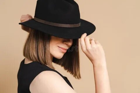 Афина надену я черную шляпу