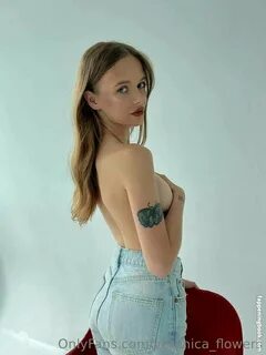 veronica_flowers Nude OnlyFans Leaks.