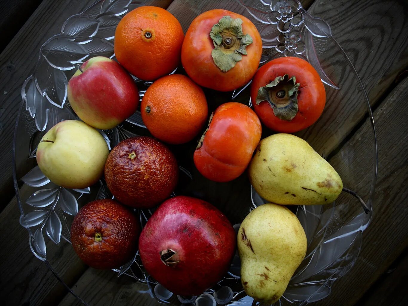 Гранат хурма фейхоа мандарины. Зимние фрукты. Зимние овощи и фрукты. Фрукты и ягоды которые есть зимой.