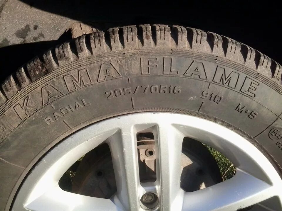 Колеса флейм. Кама Флейм на Шевроле Нива r16. Кама 205/70r16 Flame на ниву. Колеса Нива r16 Кама. Kama Flame r16 Niva Chevrolet.