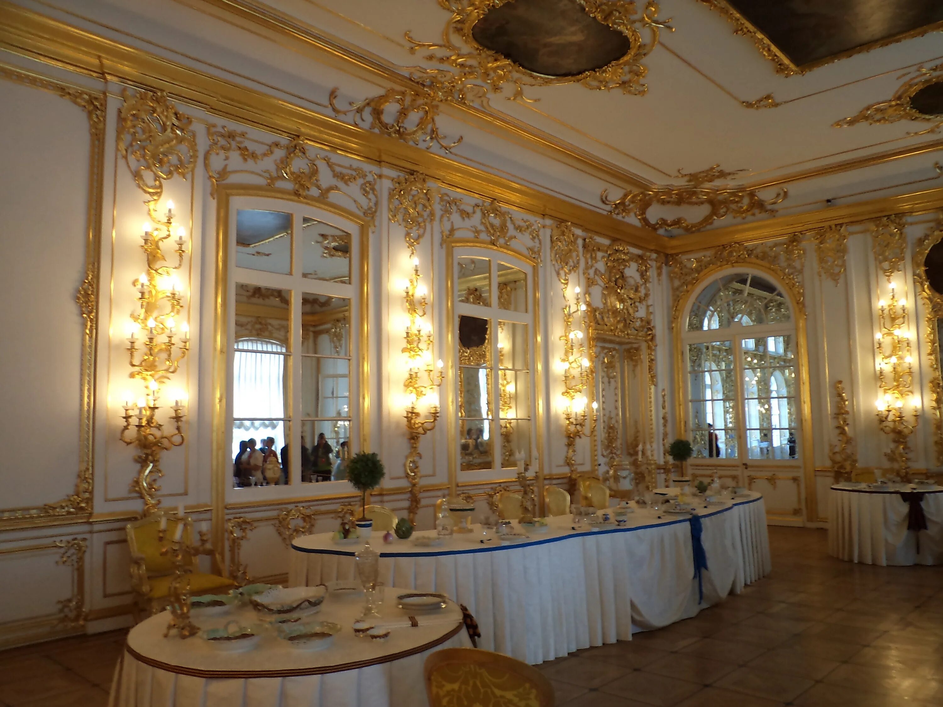 царское село проспект славы. пушкин санкт-петербург. здание из известняка в санкт петербурге. царское село киров гостиная. деревянные ворота в софии царское село.