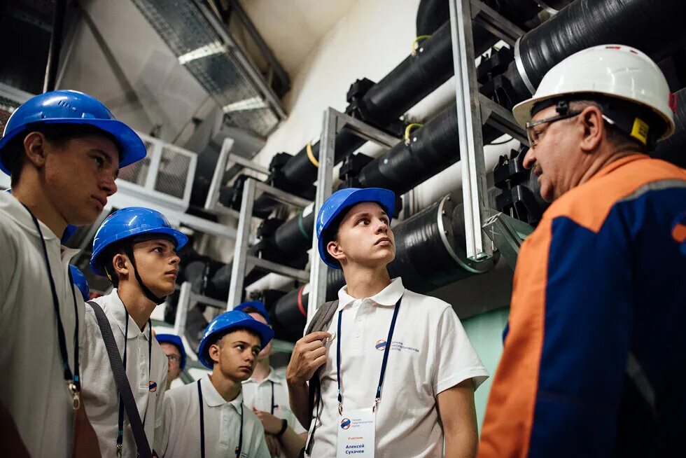 Подготовка персонала энергетика. Гуп днр рэк. Энергетик русгидро. Подготовка персонала энергетика. Компания газпром.