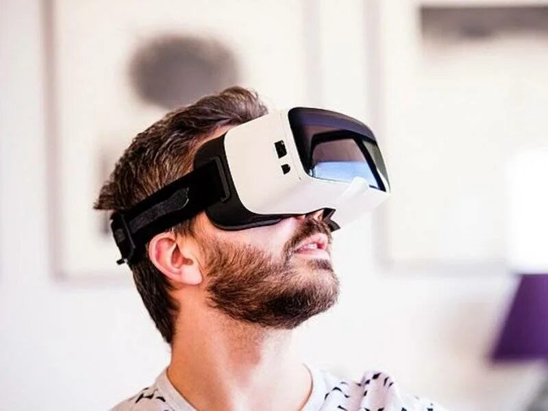 Рейтинг очков виртуальной реальности для смартфонов 2025. Очки виртуальной реальности. очки виртуальной реальности вр. vr очки на человеке. вр очки на человеке.