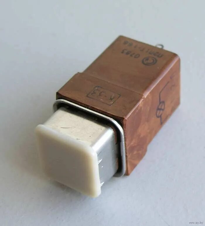 Кнопка p. Кнопка schneider electric xb7na42. К-3-1п кнопка. Кнопка противотуманных фар 2114,1118,19 75. Кнопка p.