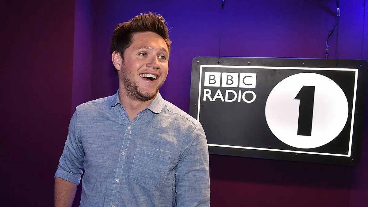 Bbc radio 1. Радио ббс. bbc radio one. nhk radio 1. bbc radio 1 студия.