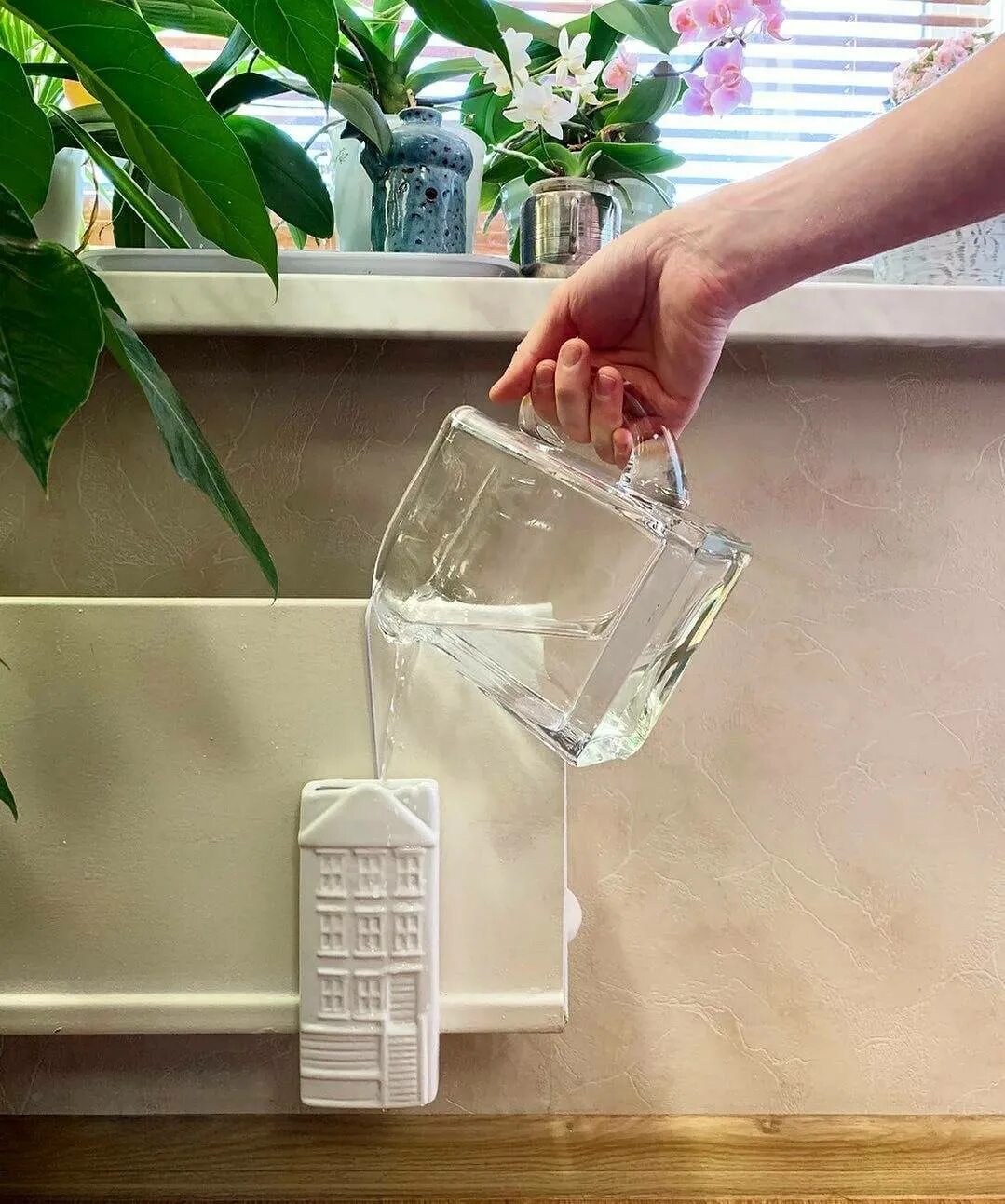 Ballu uhb-803. Способы увлажнения воздуха в квартире. Увлажнение воздуха в квартире своими руками. Увлажнитель воздуха из бутылки. Увлажнитель воздуха для квартиры.