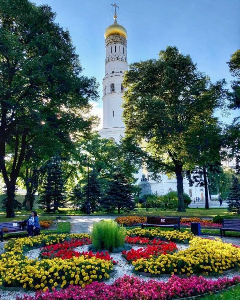 Сады московского кремля. Москва Кремль Тайницкий сад. Территория Московского Кремля Тайницкий сад. Тайницкий парк Москва. Тайницкий сад сад.