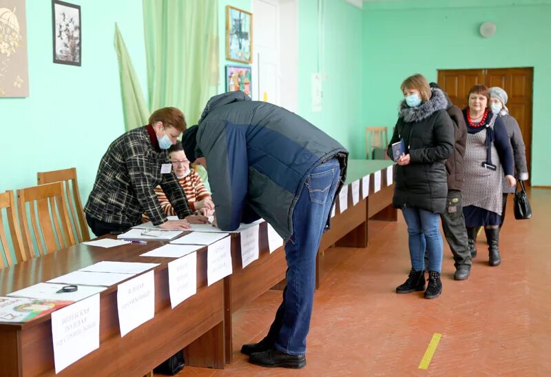 Включите новости дня. Тимоново Климовичский район. Голосование на выборах депутатов.