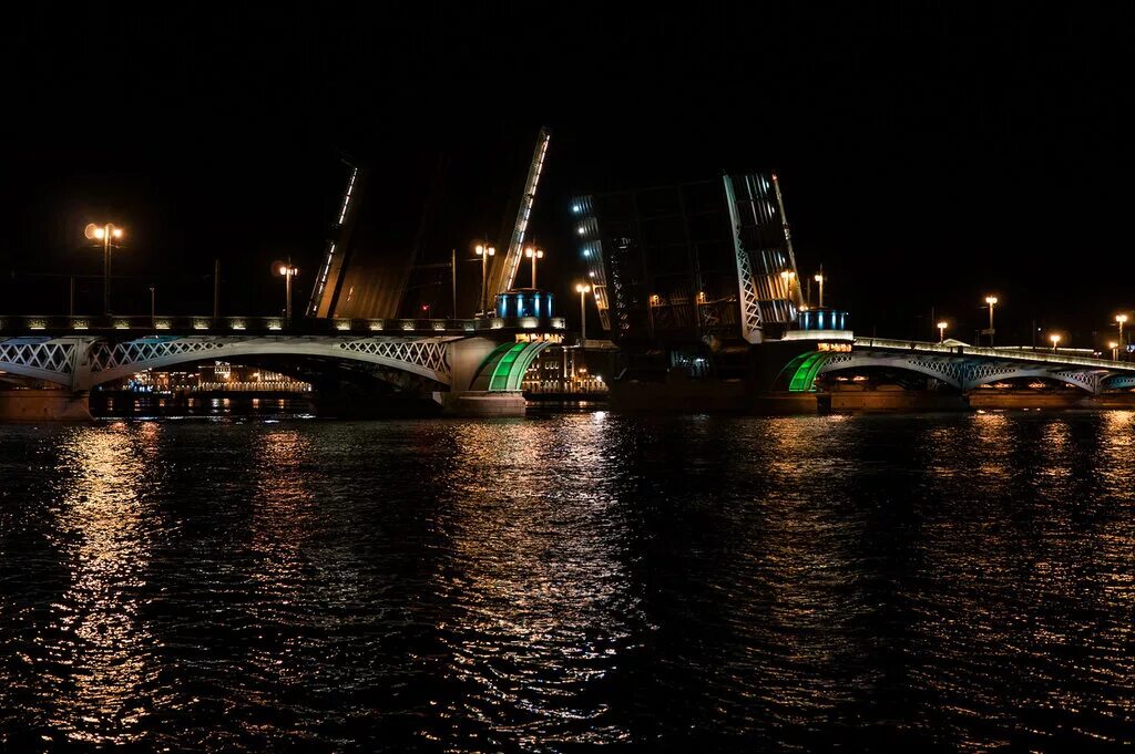 Флаги на дворцовом мосту. Разводные мосты mart. Разводные мосты текст песни mart of sky. Разводные мосты mart. Разводные мосты mart.