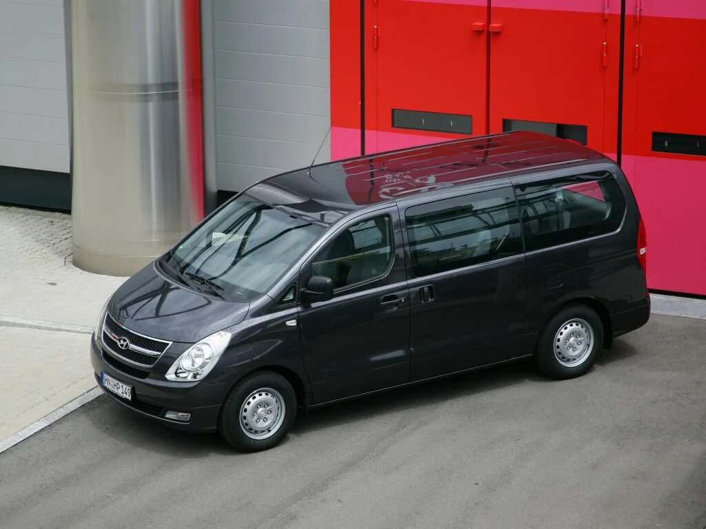 Автомобиль h 1. Hyundai h-1. Hyundai h1 Wagon. Hyundai h1 Grand Starex. Минивэн h1.