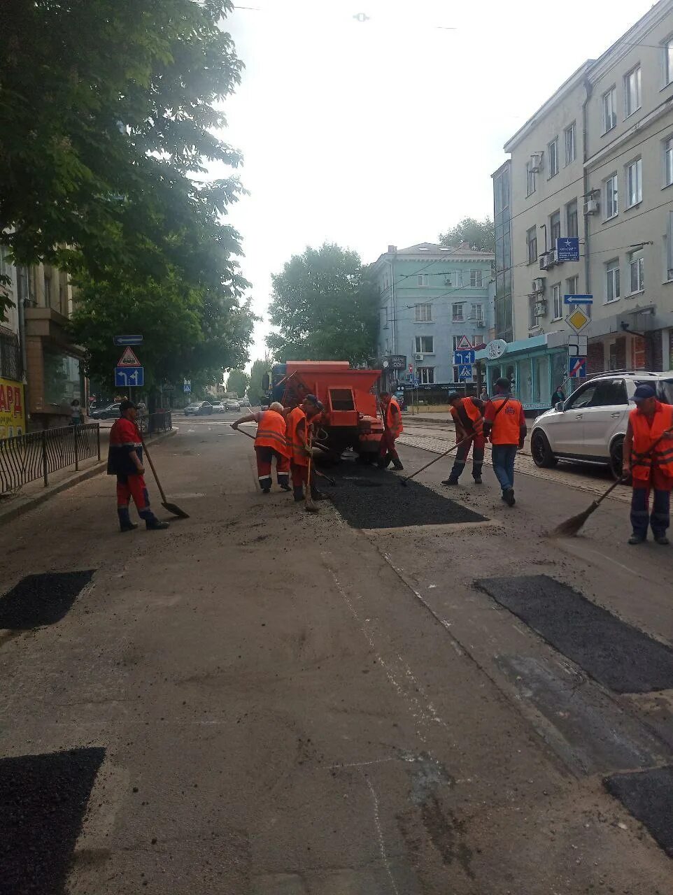 Ремонт дорог. Дороги в городе. ДРСУ Донецк. Петровский район Донецк дороги. Ул горького донецк