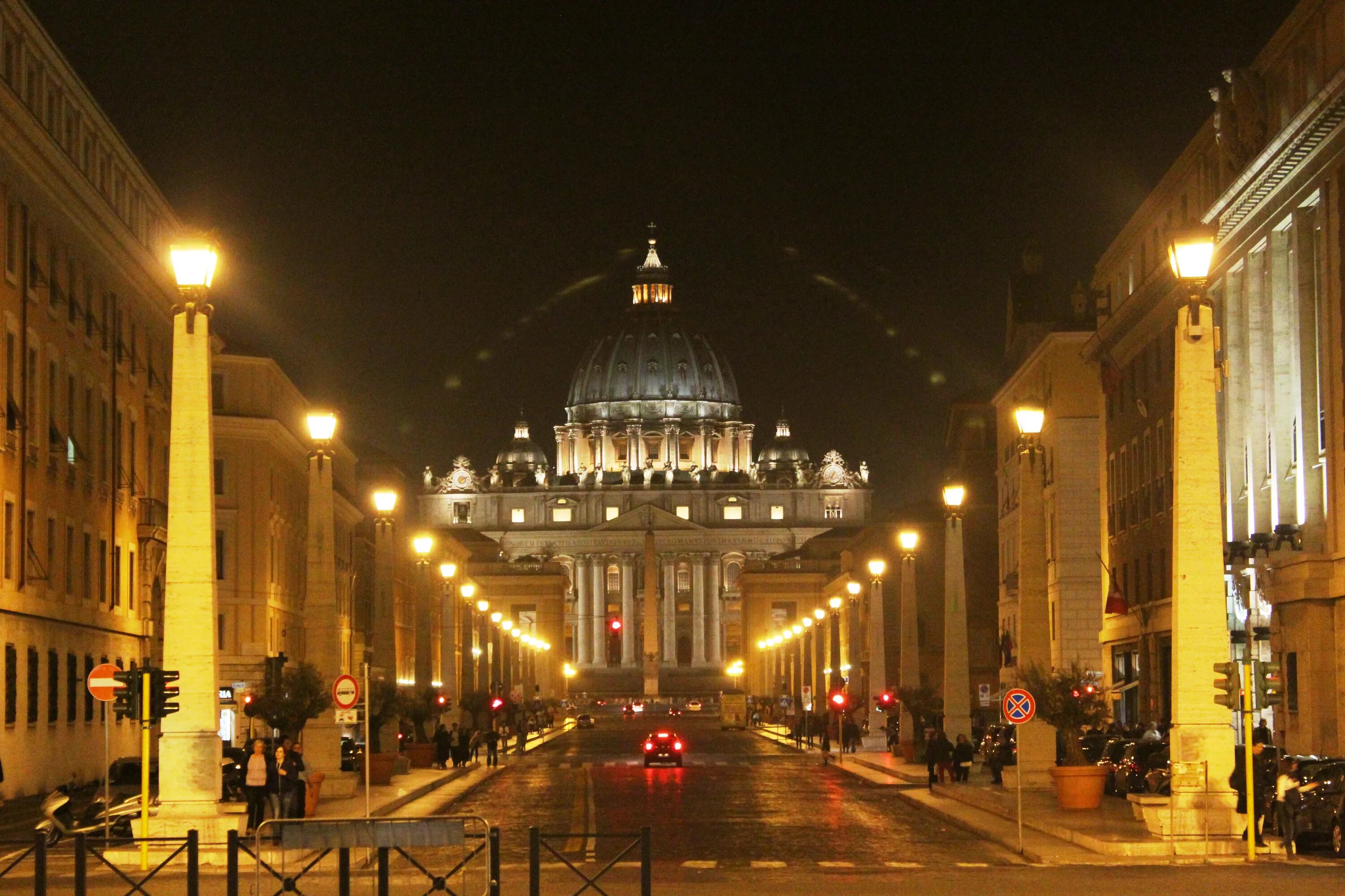 Вечерний Ватикан. Ватикан. Vatican City. Ватикан фото ночью.