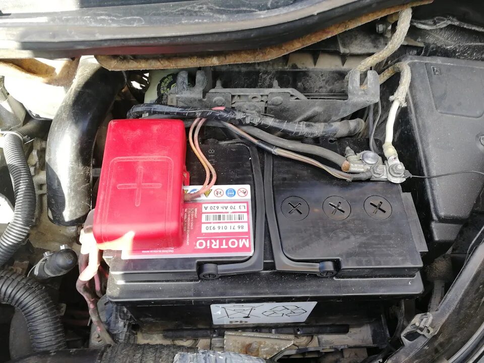 Акб рено сценик 1. Акб рено меган 3 1. 6 акб. Сценик 2 1. Аккумулятор на рено сценик 2.