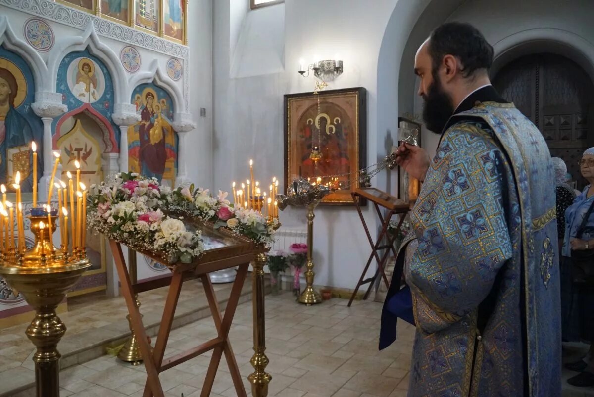 расписание служб на февраль. храм всецарицы воронеж расписание. всецарица храм больница семашко рязань. храм иконы всецарица рязань. церковь иконы божией матери всецарица, воронеж.