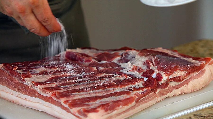 засушенное мясо. буженина из свинины в фольге. сало солонина. сало грудинка. консервирование мяса посолом.