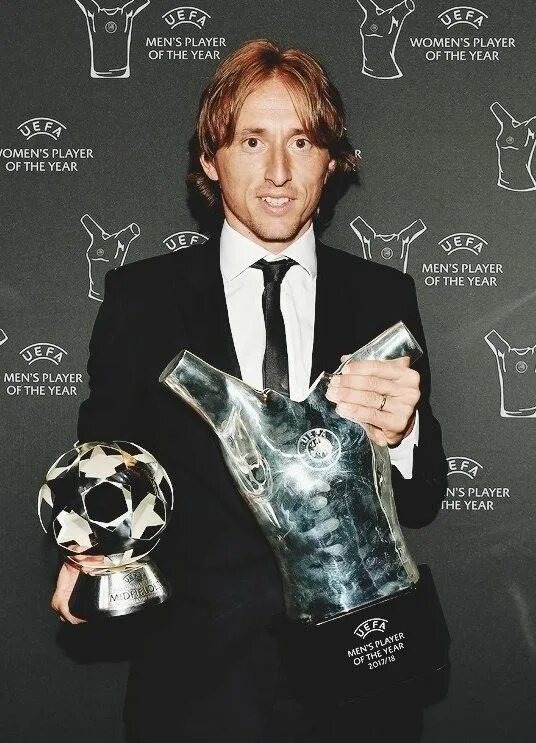 Награды лео месси. Игрок года уефа. Игрок года уефа. Награда лучший игрок уефа. Лучший игрок уефа 2019.